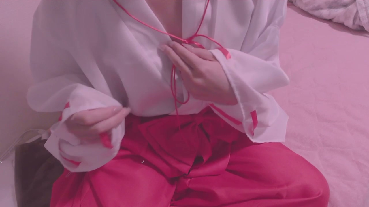 玉乃井ひのき 新年第一发是巫女cosplay 1.8GB