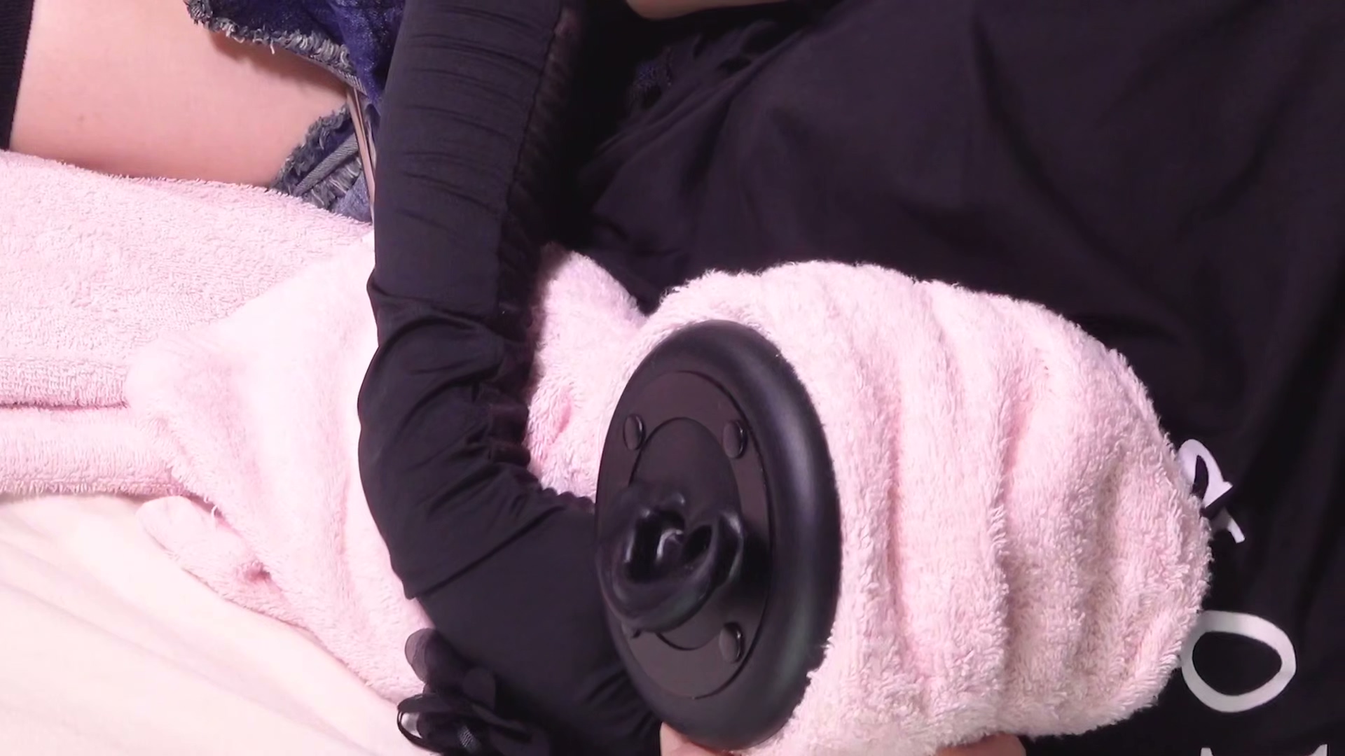 【+舞台裏】お胸でASMRぼかし無しVer.♡耳はむからお胸でマッサージまで、あなたをいっぱい気持ちよくする.mp4_20260308_122934.717.jpg 音無来未 从耳朵到胸部按摩，让你心情舒畅 270MB  第1张