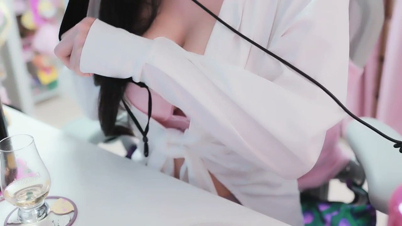[반캠,핑거리킹,스핏,파이즈리]풋잡으로 장난감 취급하기?1부 술방.mp4_20260727_195833.202.jpg 백가련 足部互动 玩具化玩法 2.5GB  第1张